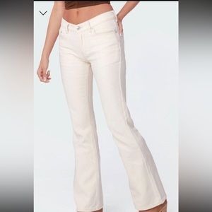 EDIKTED - Cream Low-Rise Jeans